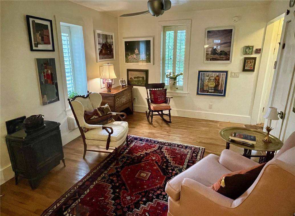 Eureka Springs, AR 72632,28 Armstrong St