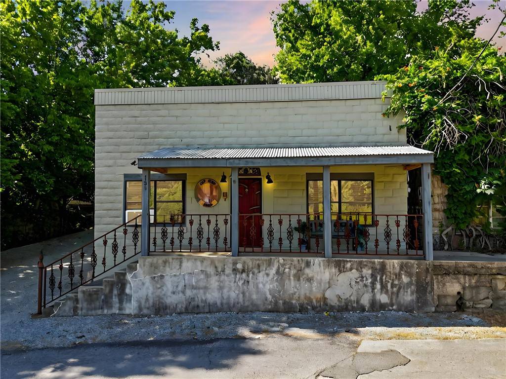 Calico Rock, AR 72519,131 Walnut