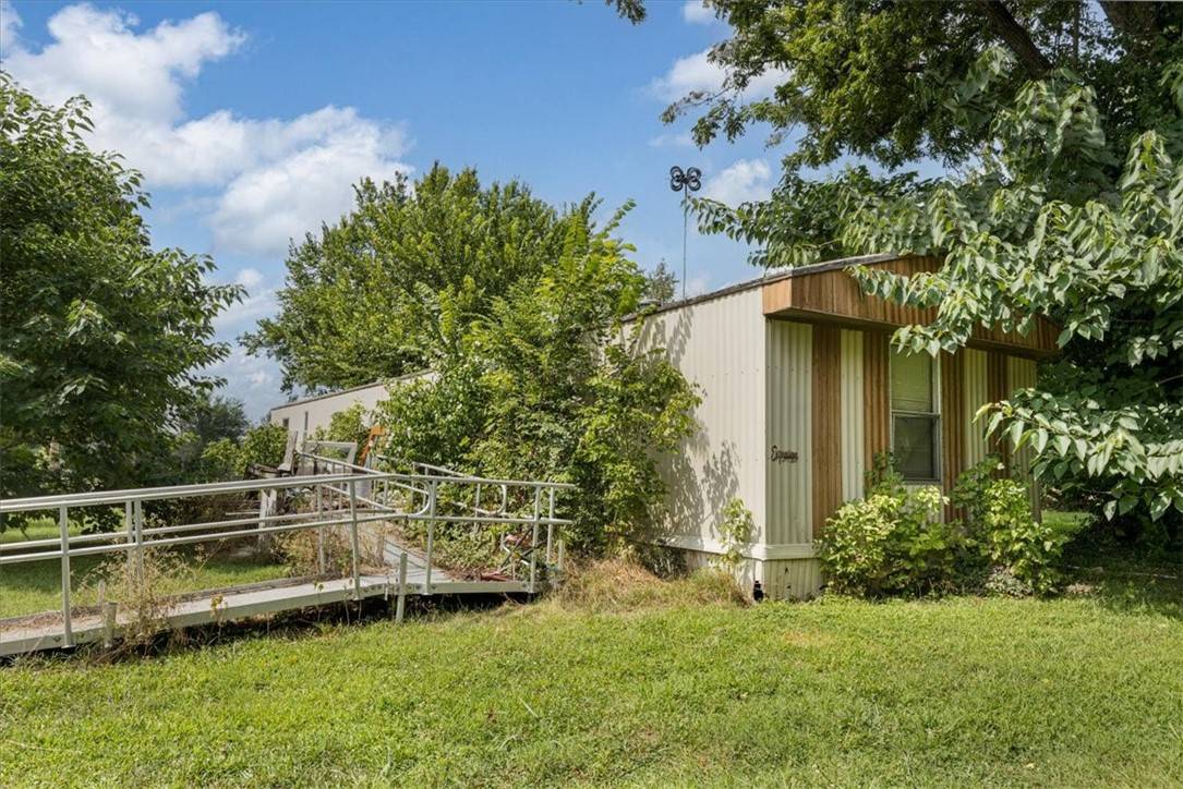 Gentry, AR 72734,329 NW Walker St