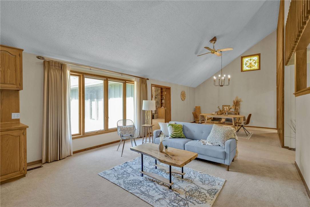 Neosho, MO 64850,561 E Spring
