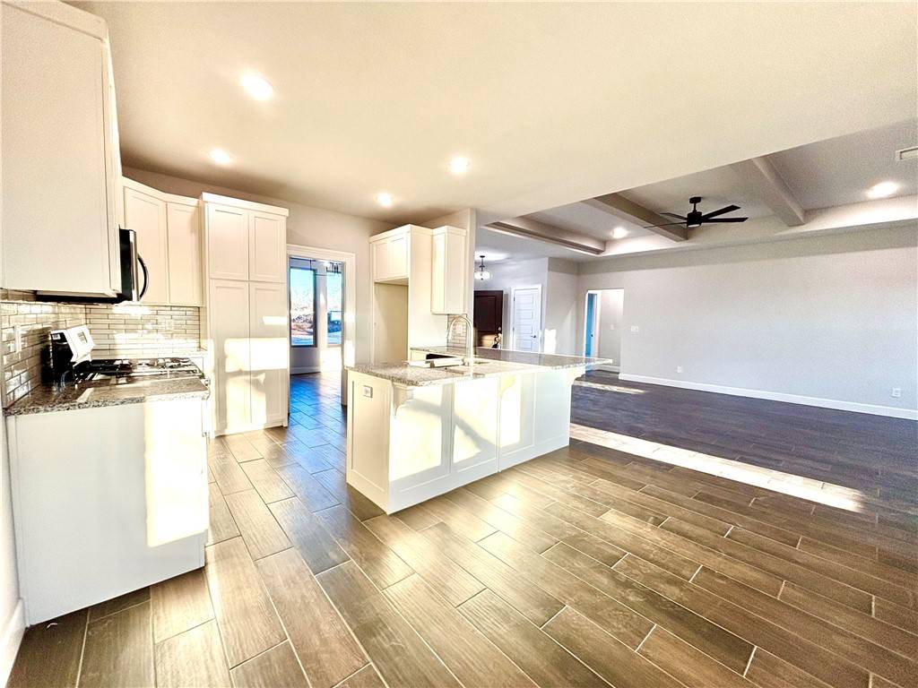 Siloam Springs, AR 72761,704 W Shane Ct