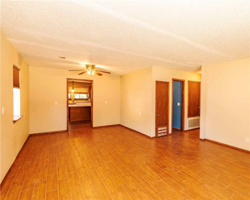 Fayetteville, AR 72701,240 Peerson St