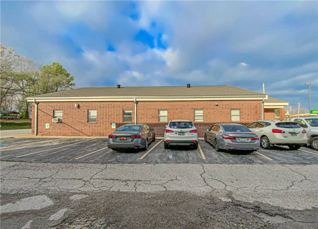 Yellville, AR 72687,114 E Old Main St
