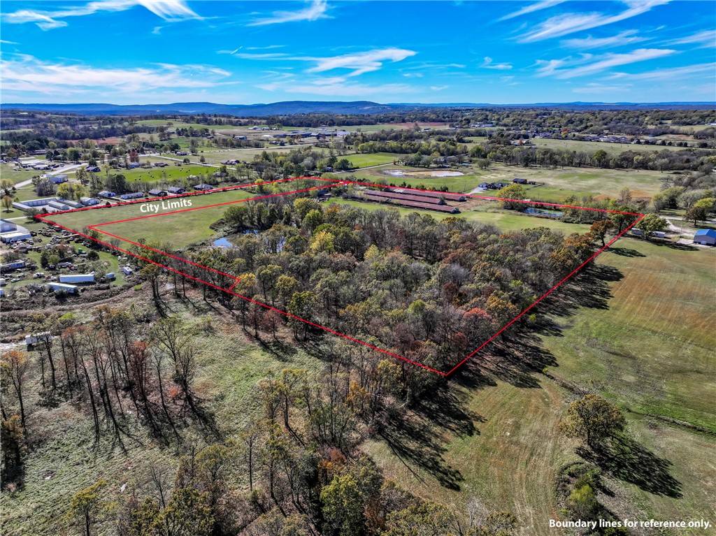 Lincoln, AR 72744,208 S Wedington Blacktop Rd
