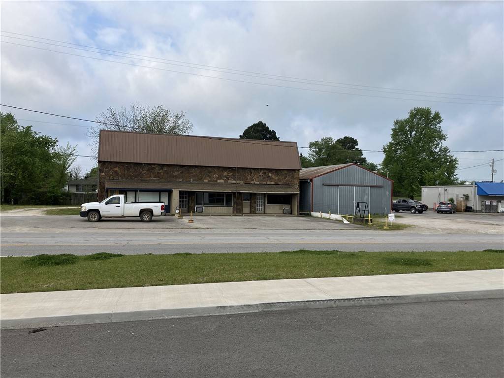 Lincoln, AR 72744,200 W Pridemore Dr #C