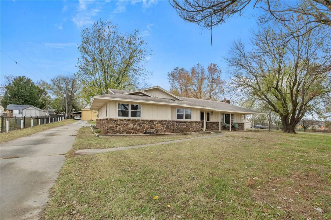 Pea Ridge, AR 72751,15727 N Hwy 94