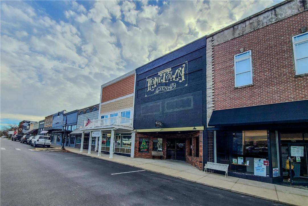 Gravette, AR 72736,109 SE Main St