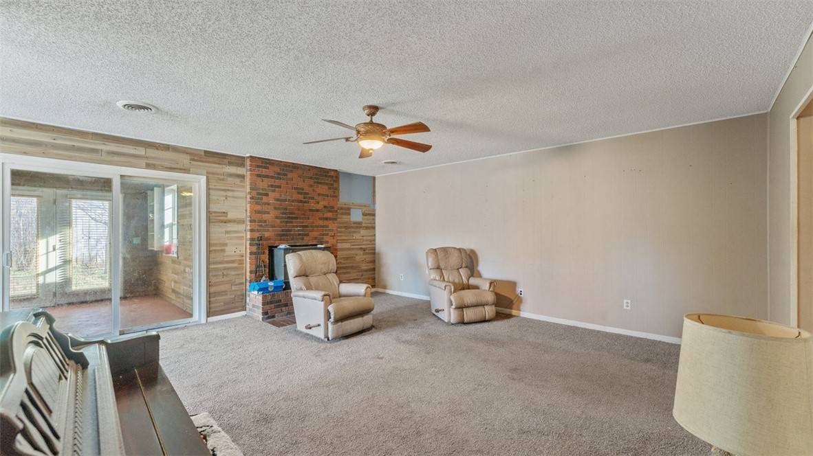 Siloam Springs, AR 72761,313 Rodric Cir