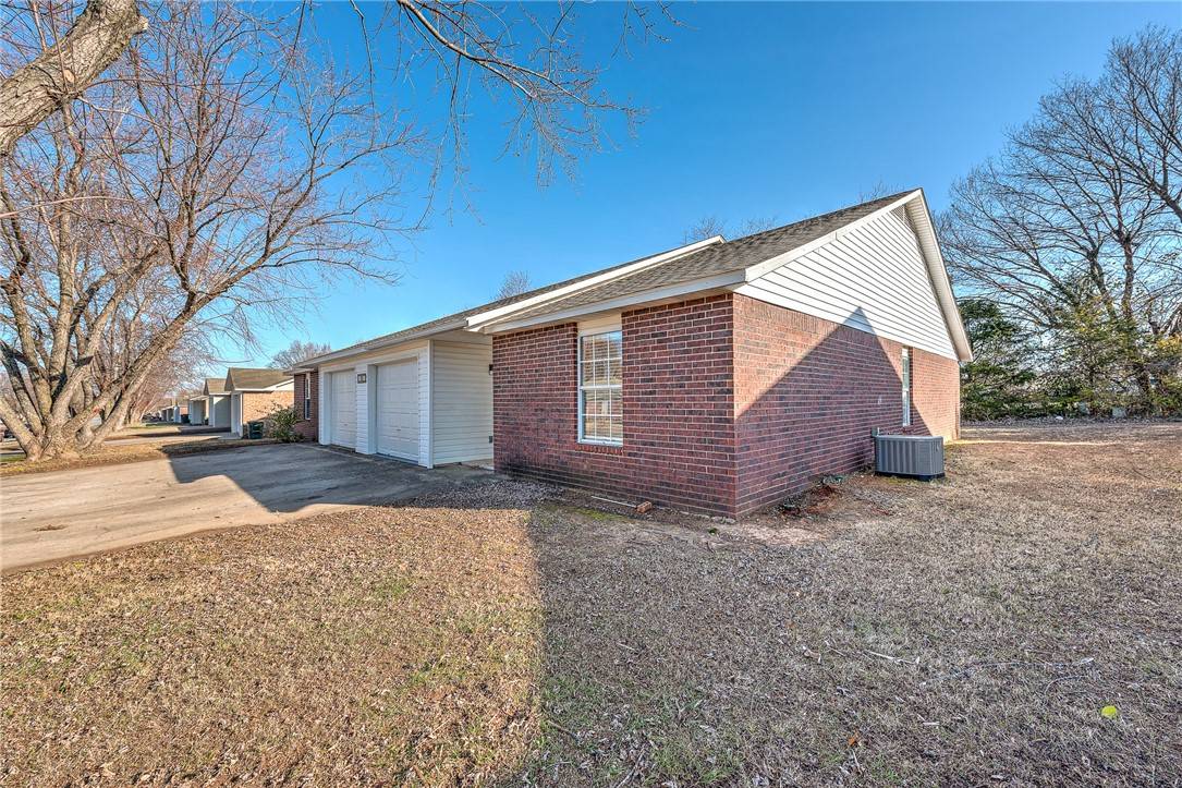 Fayetteville, AR 72704,1334 N Boxley Ave