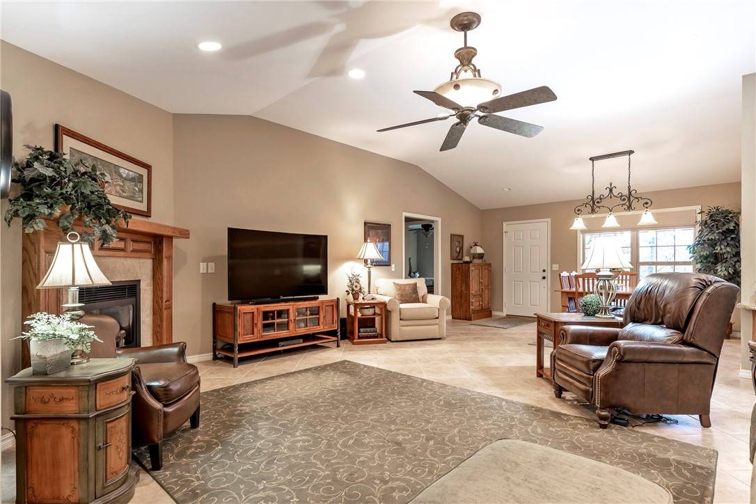 Bella Vista, AR 72714,1 Portland Cir