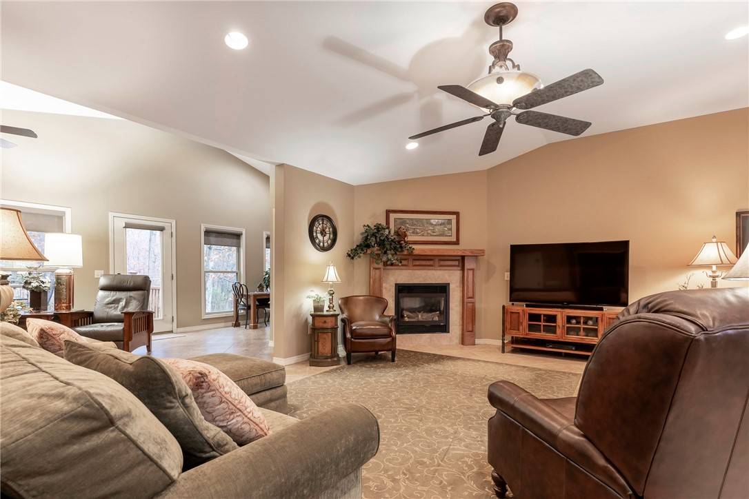 Bella Vista, AR 72714,1 Portland Cir