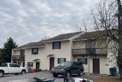 Gravette, AR 72762,207 White Oak Dr