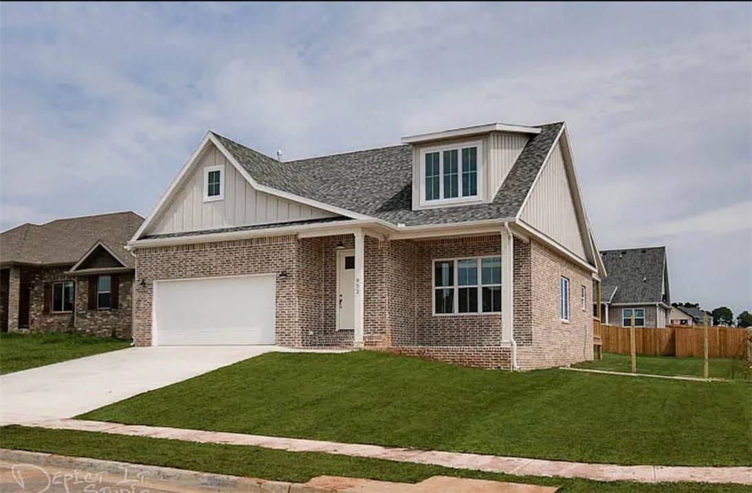 Prairie Grove, AR 72753,952 Pinnacle St