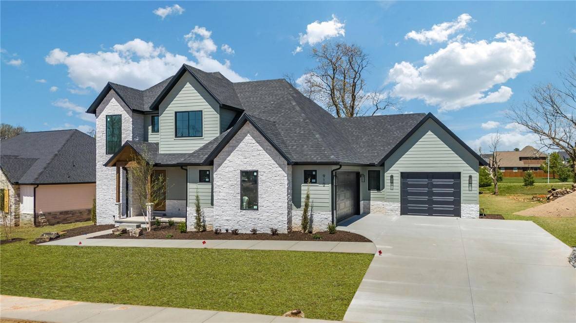 Bentonville, AR 72712,910 Gallatin St