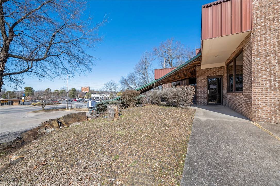 Fayetteville, AR 72703,1998 College Ave