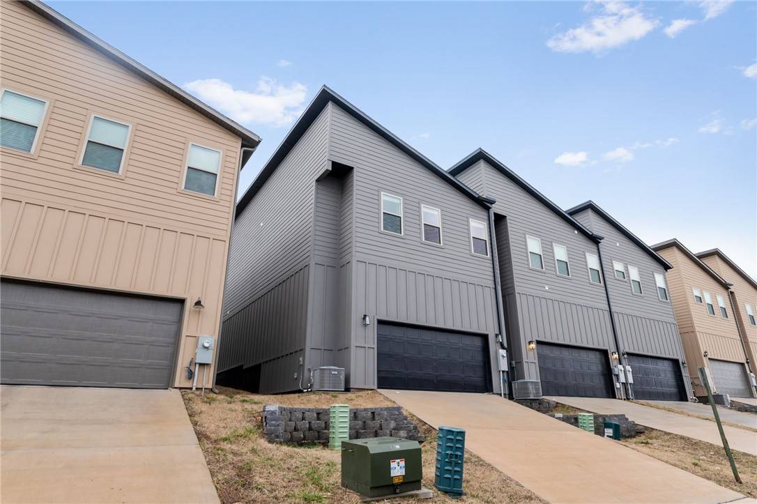 Fayetteville, AR 72704,2220 W Million Ln