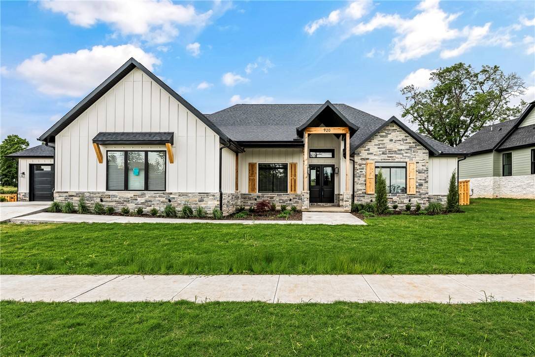 Centerton, AR 72719,920 Gallatin St