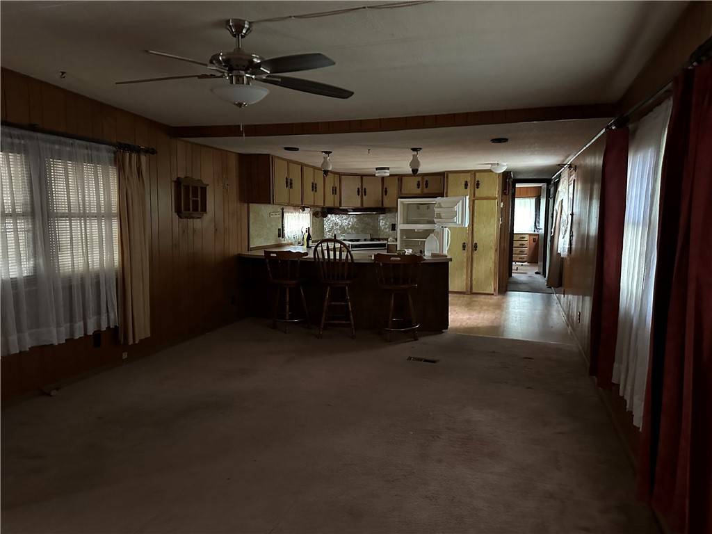 Bull Shoals, AR 72619,105 Hickory St