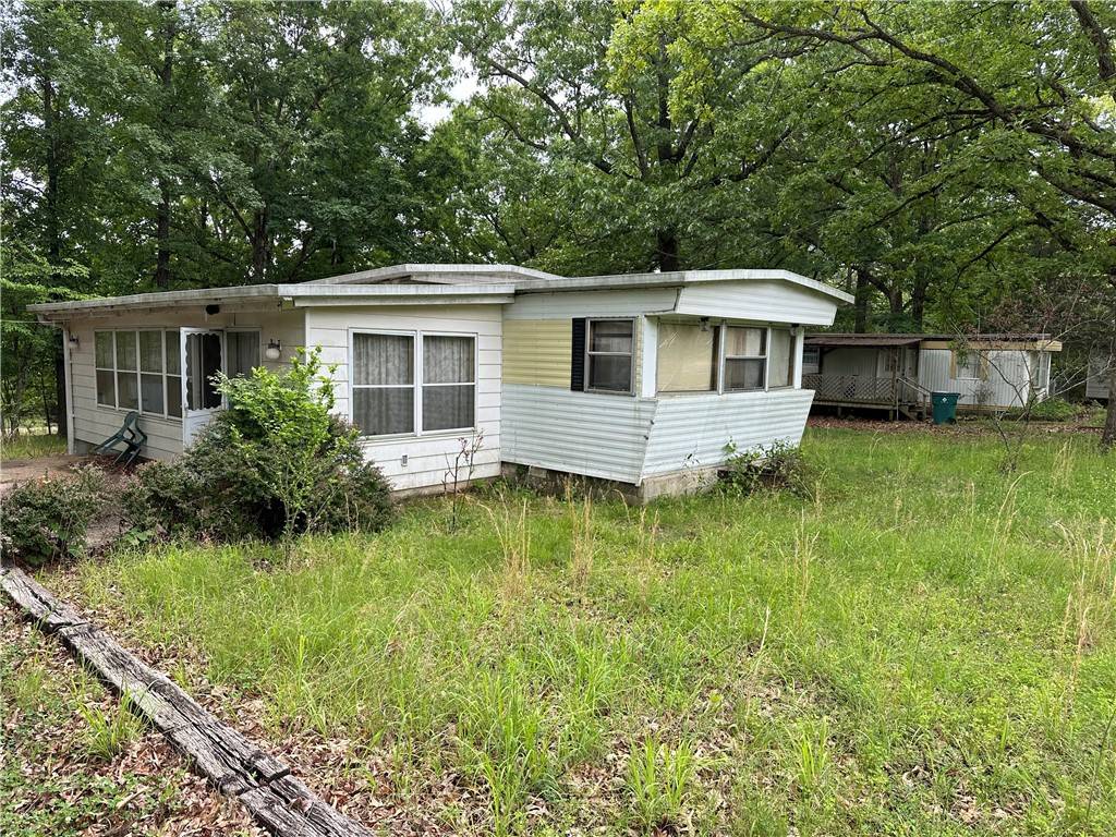 Bull Shoals, AR 72619,105 Hickory St