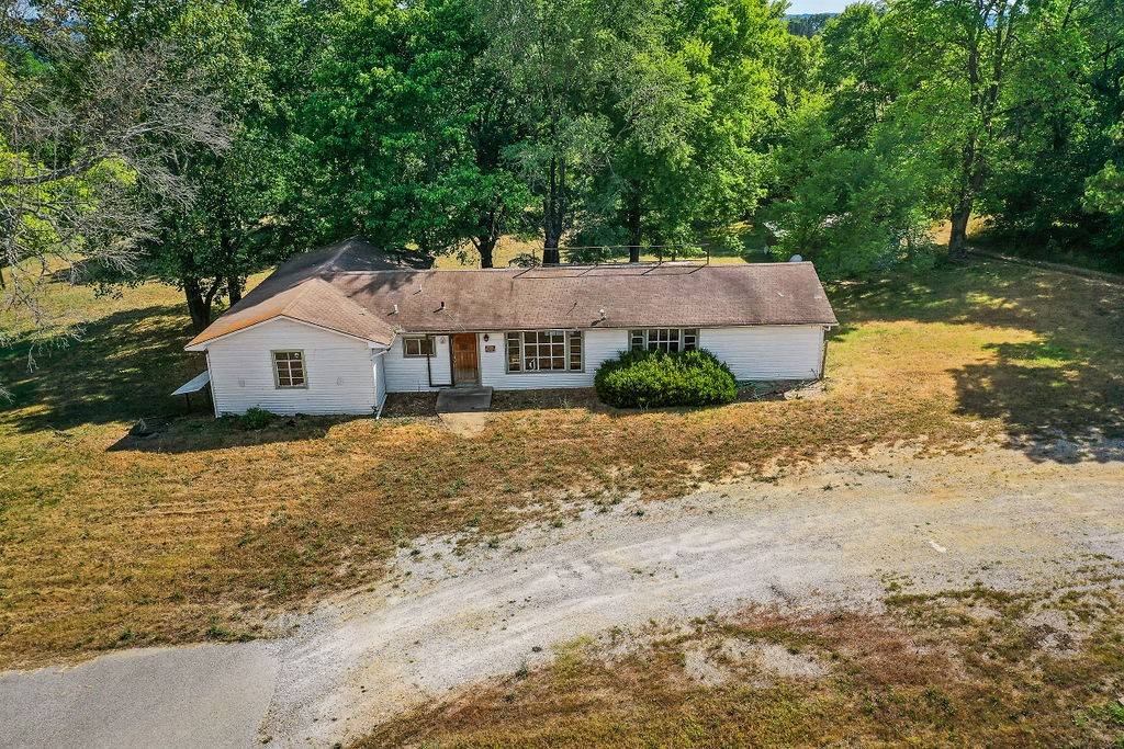 Berryville, AR 72616,1069 W Highway 62