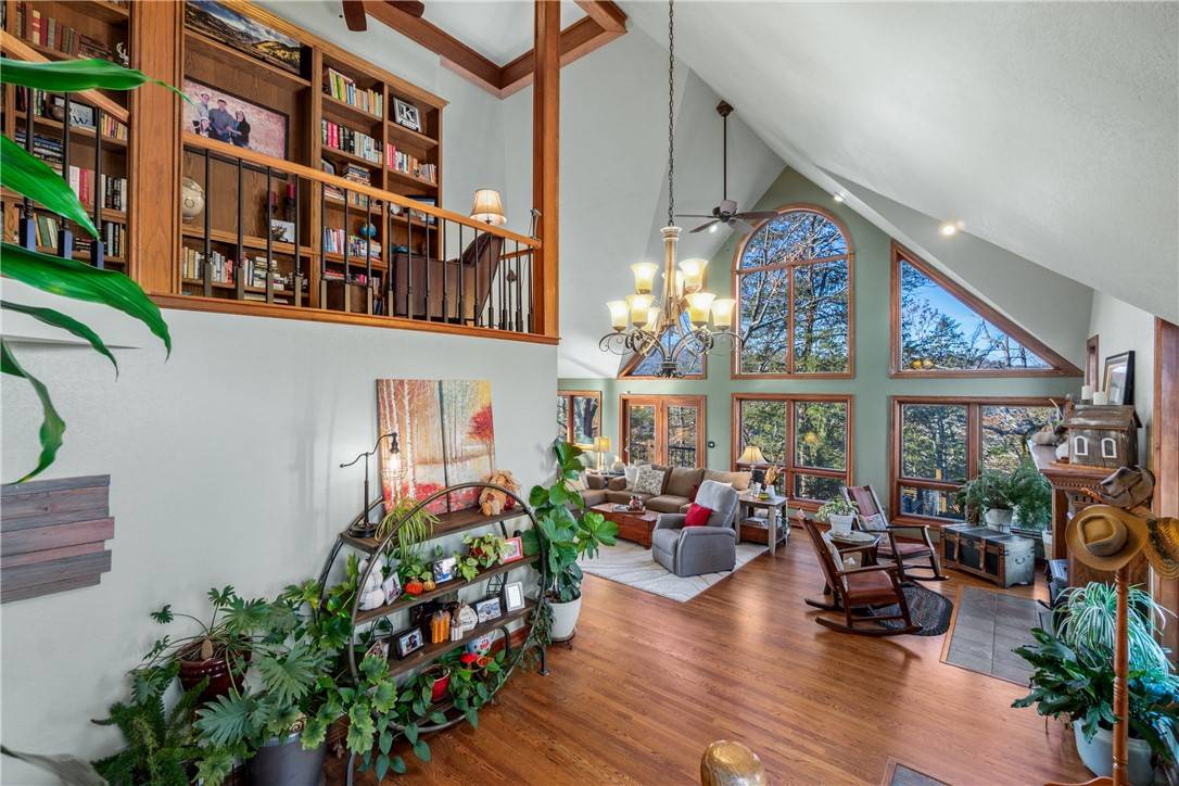 Eureka Springs, AR 72632,304 County Road 1071