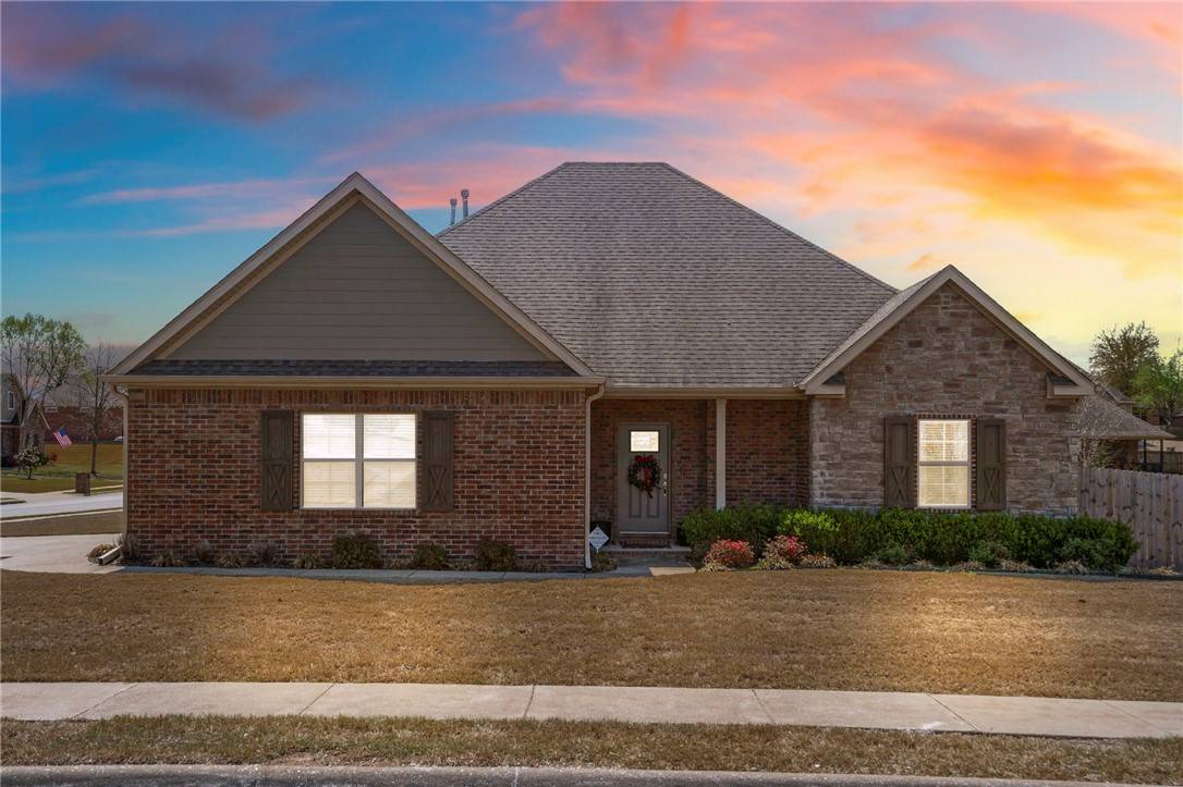 Lowell, AR 72745,114 St. Vincent St