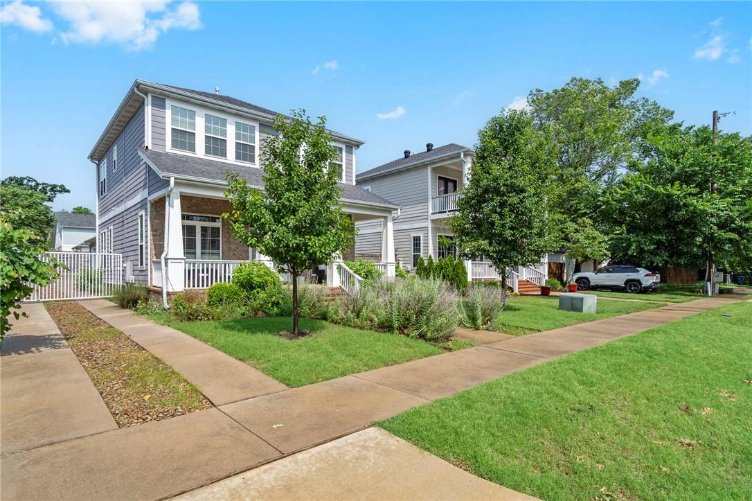 Bentonville, AR 72712,865 N Main St