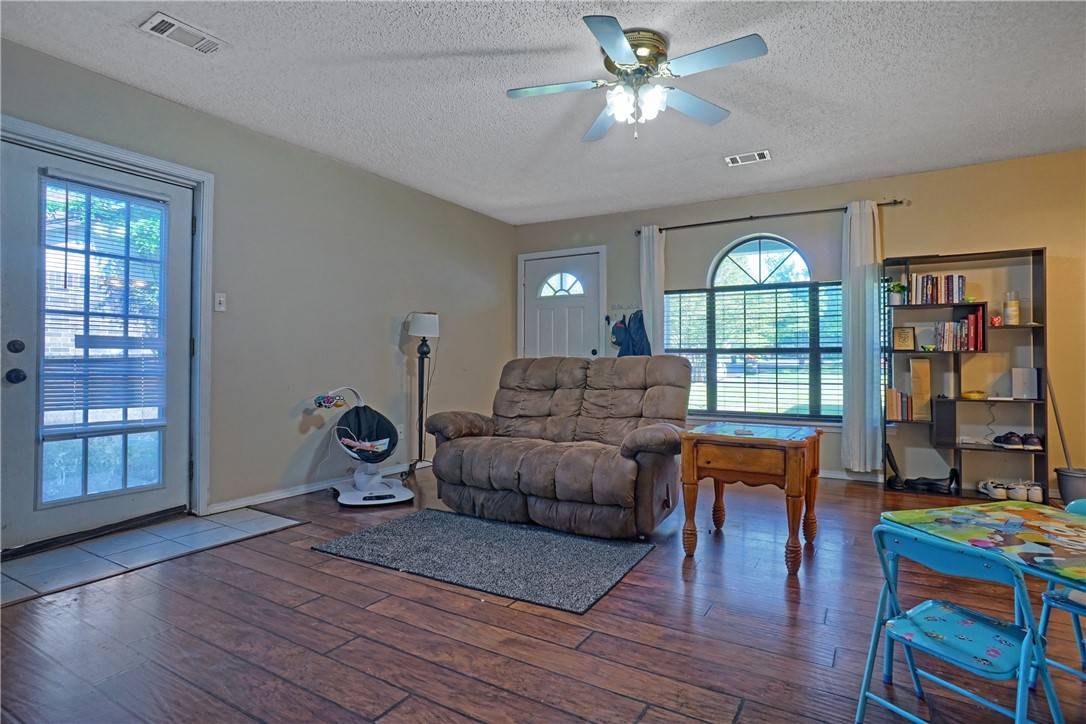Russellville, AR 72802,702 E 23rd St