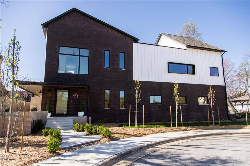 Bentonville, AR 72712,168 SE G Ct