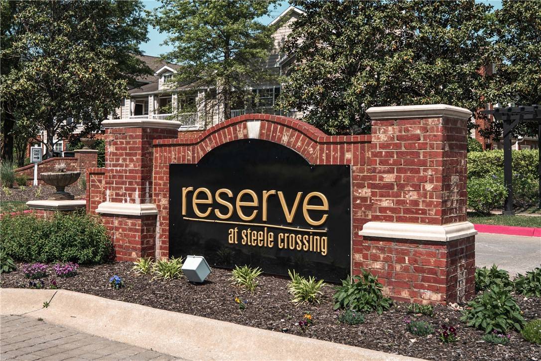 Fayetteville, AR 72703,4261 Meadow Creek Cir #204