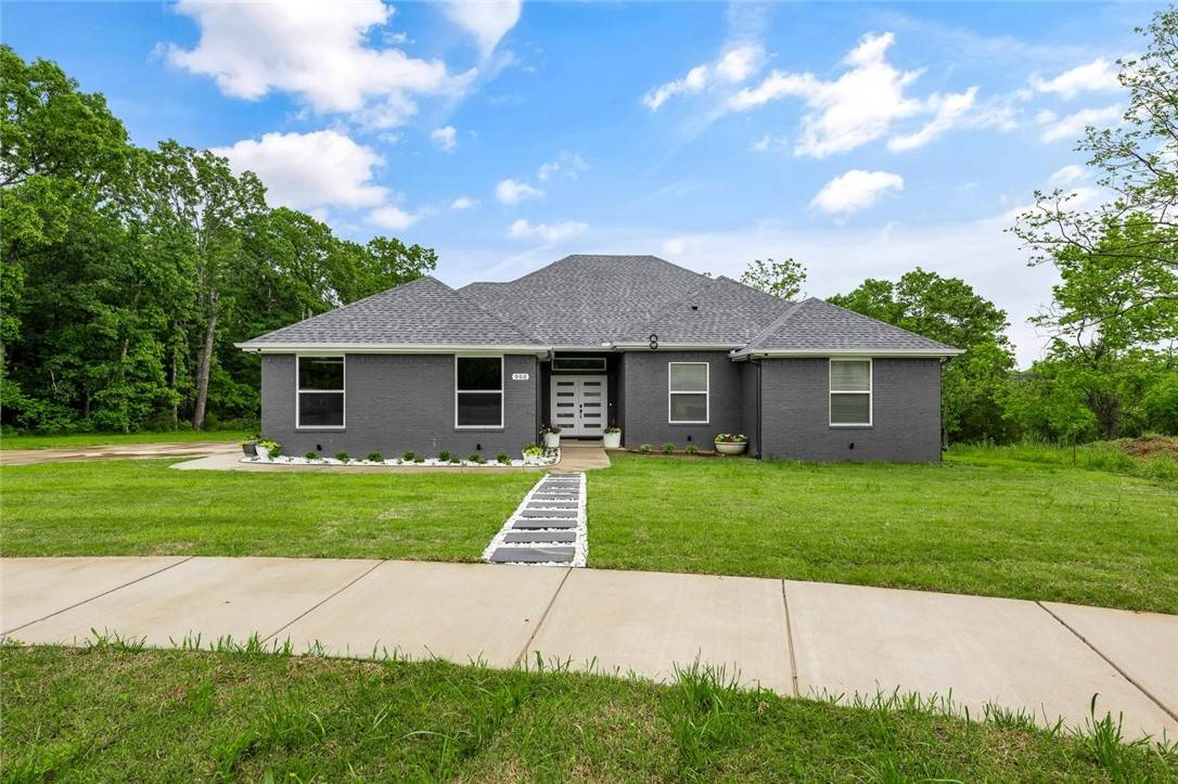 Rogers, AR 72756,901 Red Cedar Pl