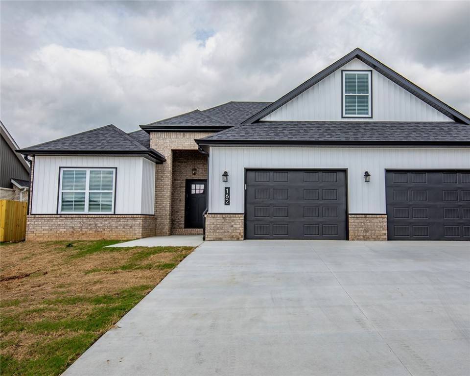 Prairie Grove, AR 72753,162 Nebo St