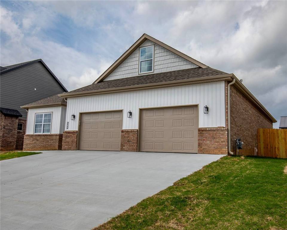 Prairie Grove, AR 72753,212 Nebo St