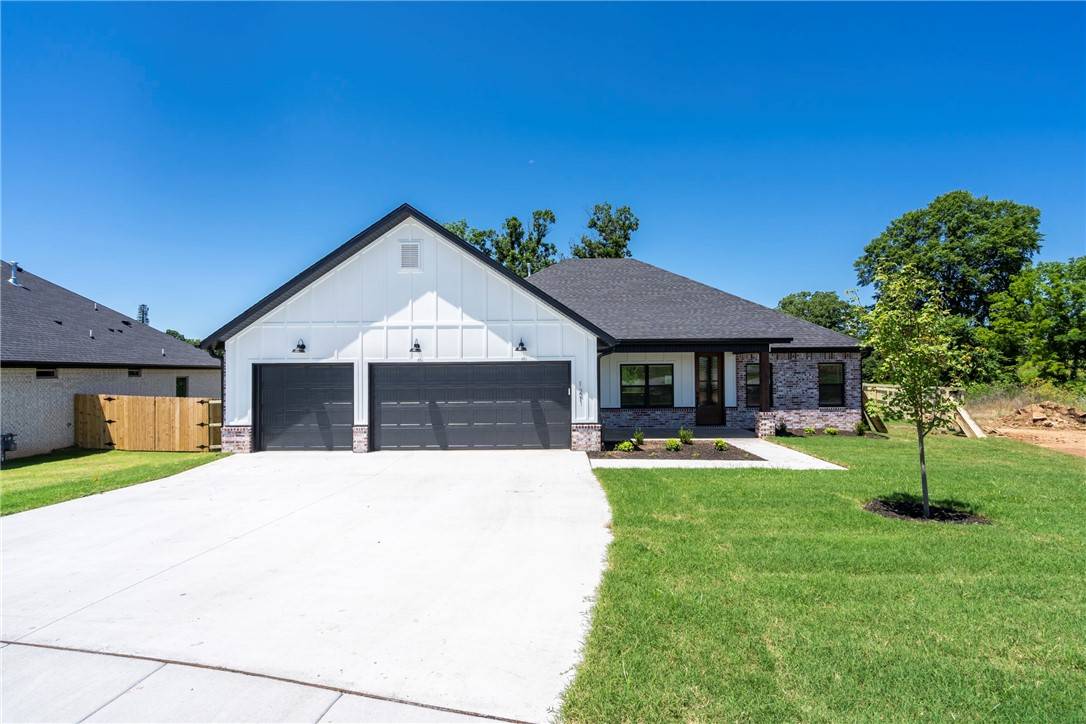 Farmington, AR 72730,121 N Tollman Trees Ave