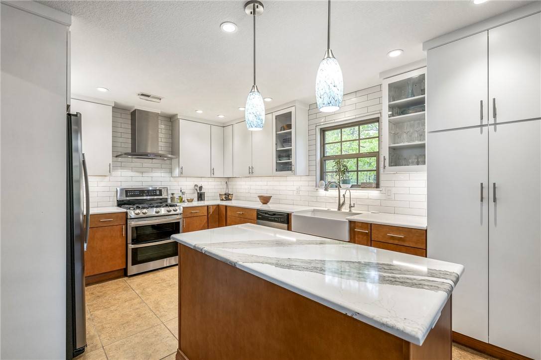 Bella Vista, AR 72715,8 Eddy Ln