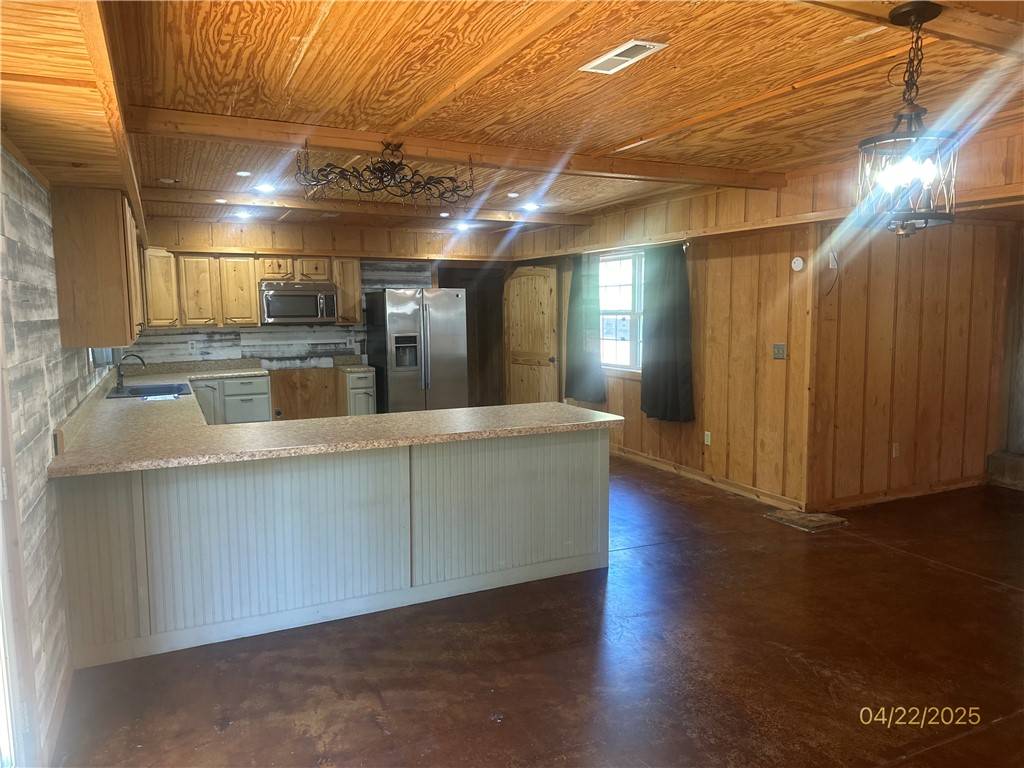London, AR 72847,589 Private Road 2721