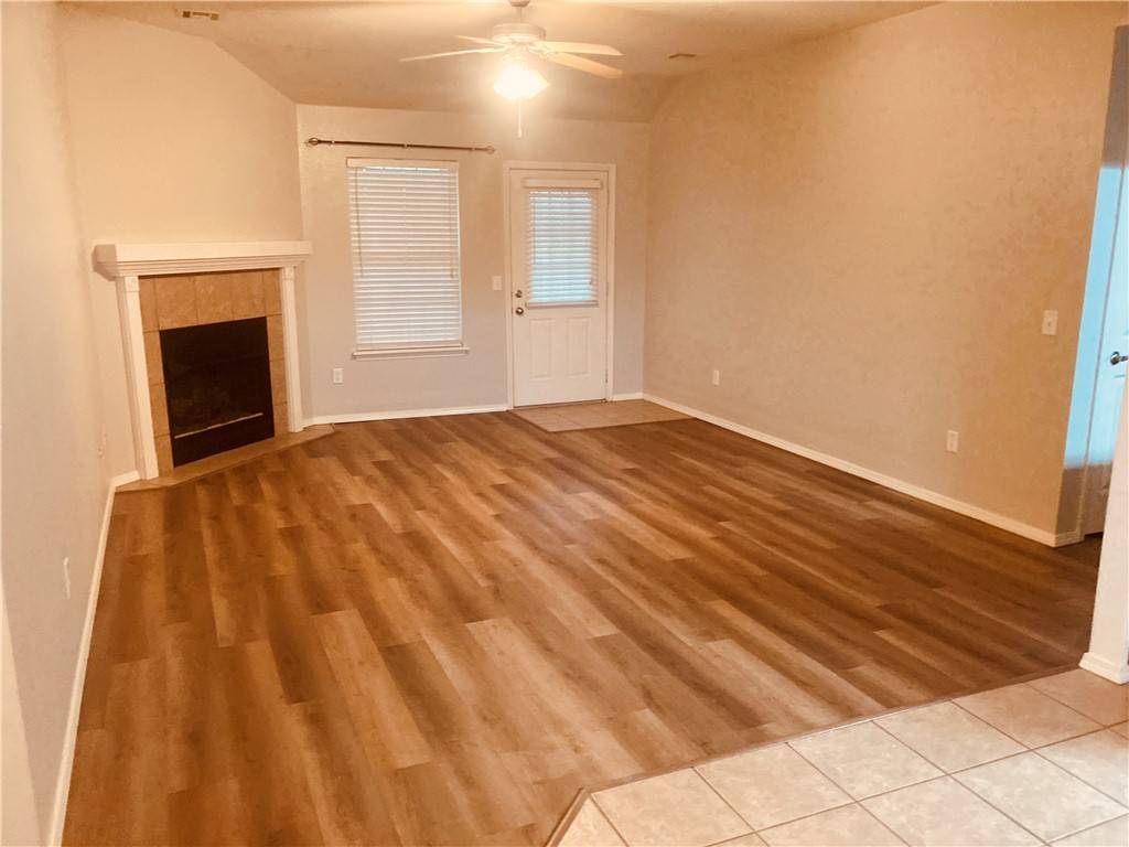 Centerton, AR 72719,891 Sunflower St
