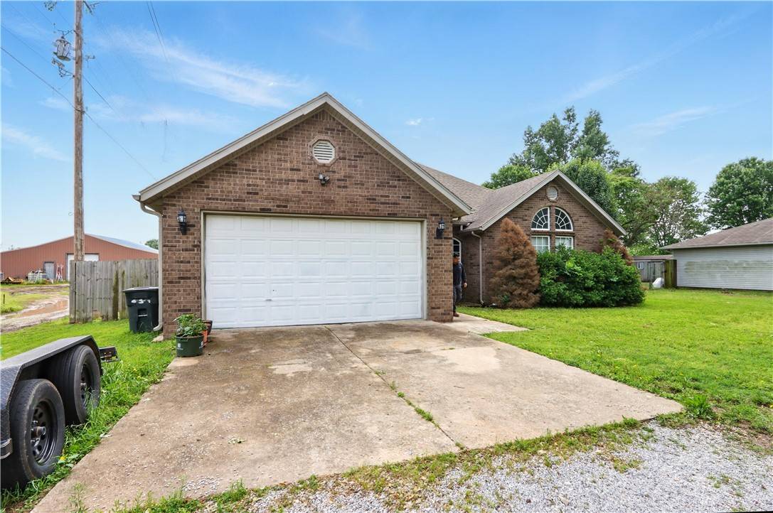 Lowell, AR 72745,725 S Primrose Rd