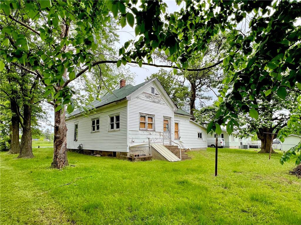 Green Forest, AR 72638,105 W 3rd St