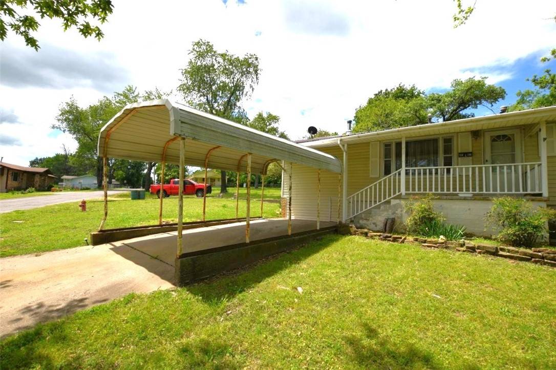 Stilwell, OK 74960,1126 2nd St