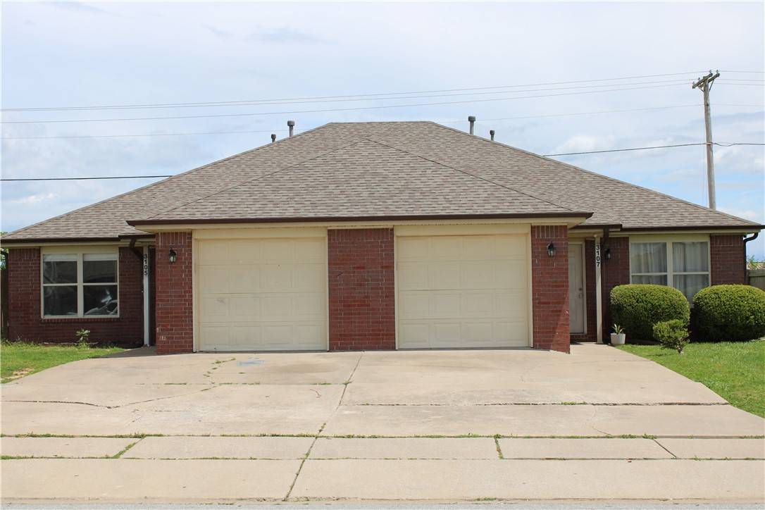 Rogers, AR 72758,3105 & 3107 S E St