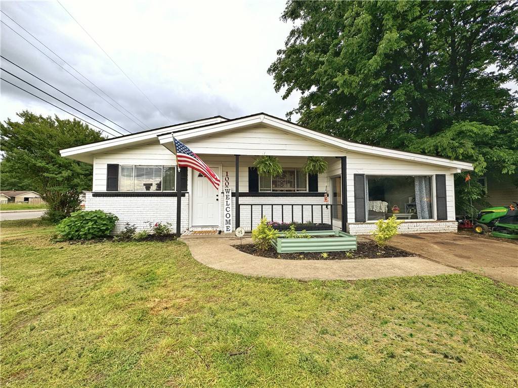 Russellville, AR 72801,1008 E H St