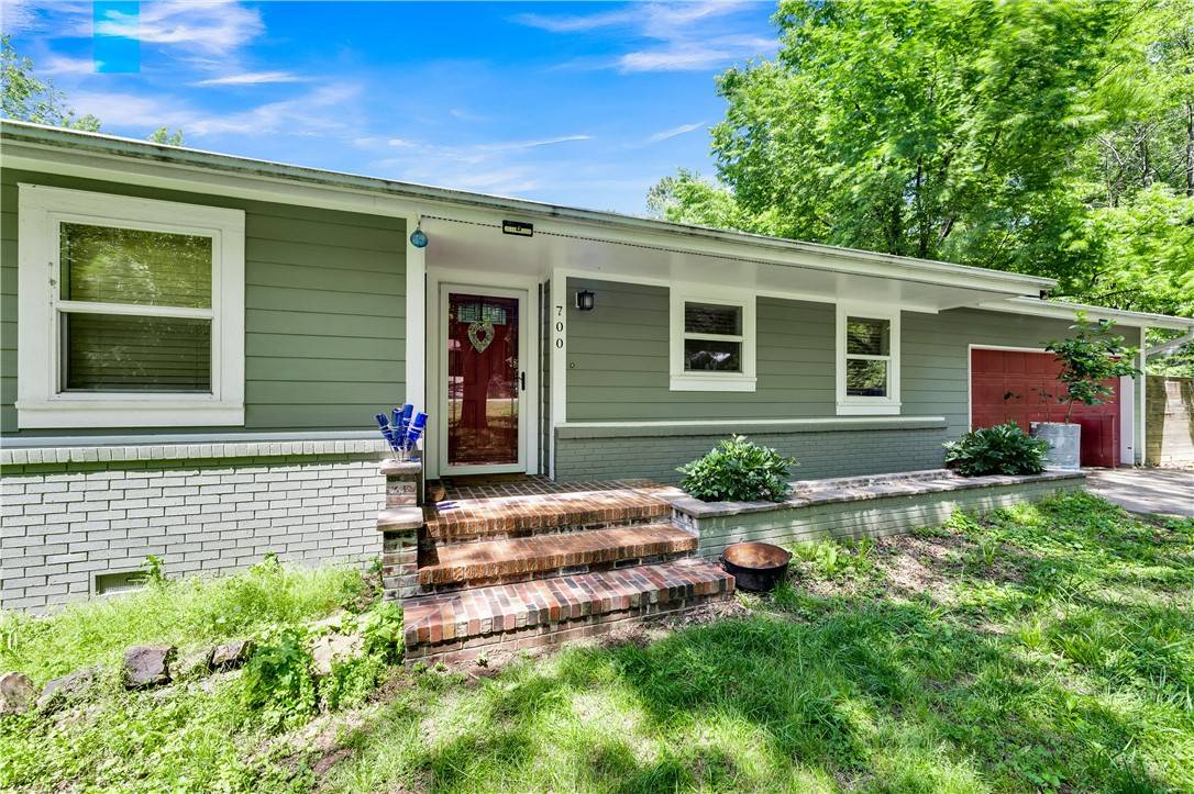 Fayetteville, AR 72703,700 E Edna St