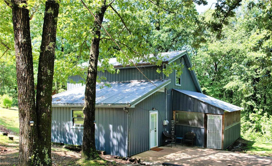 Gravette, AR 72736,104 NE Deer Ridge Rd