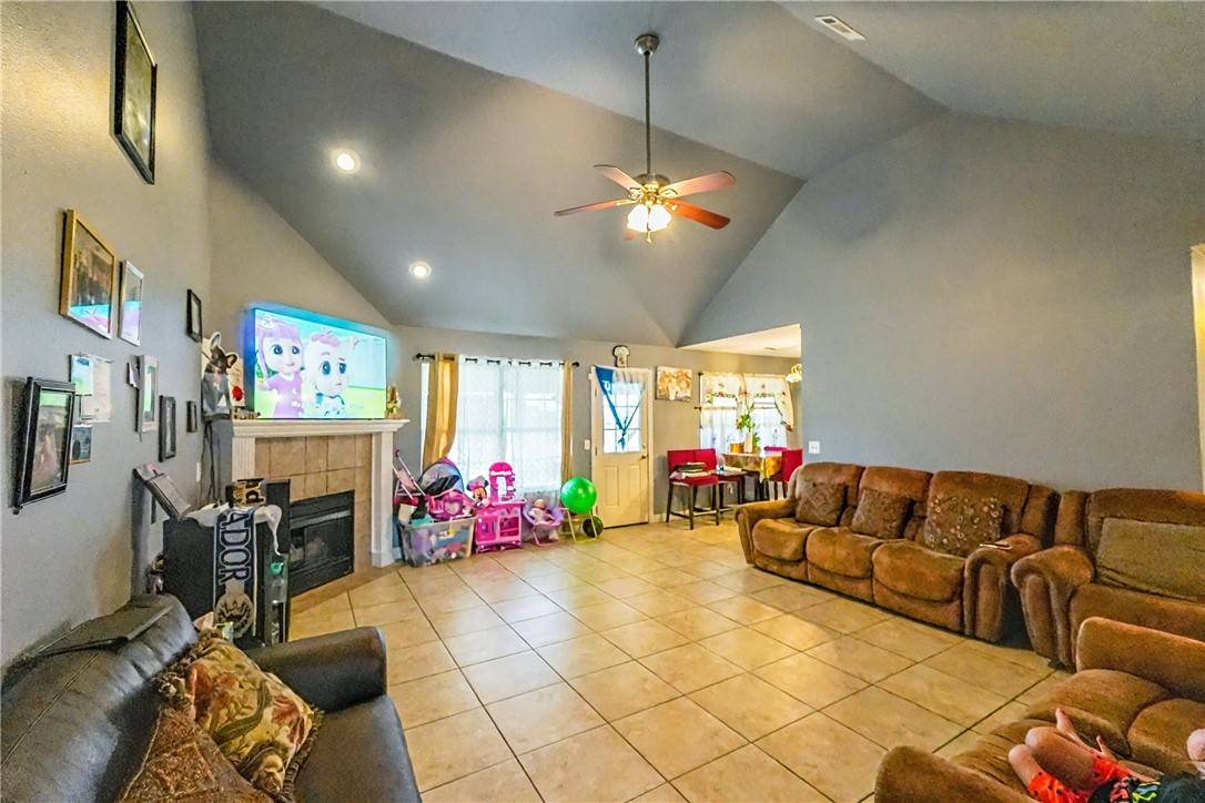 Lowell, AR 72745,814 Colley St