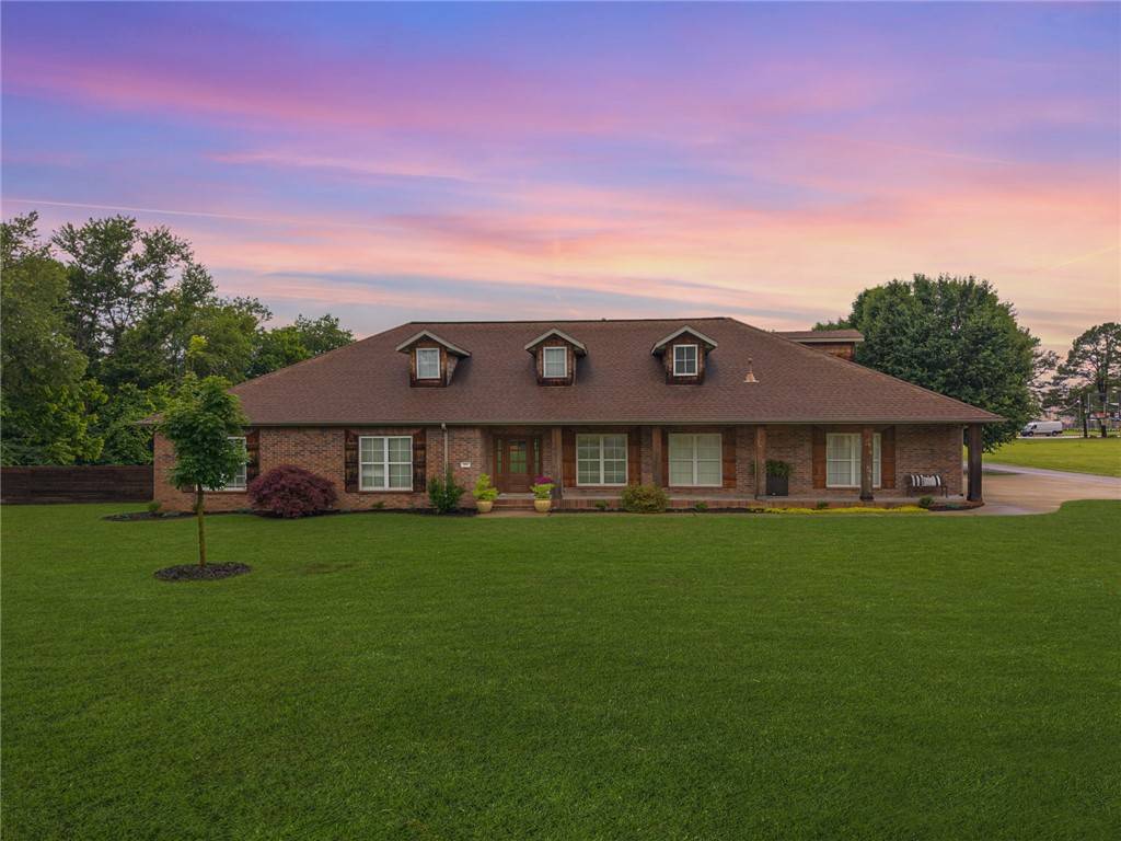 Lowell, AR 72745,502 Oakwood St