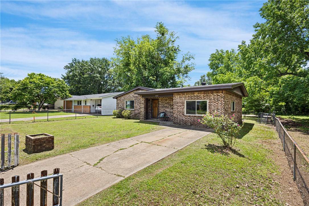 Russellville, AR 72801,1002 E F St
