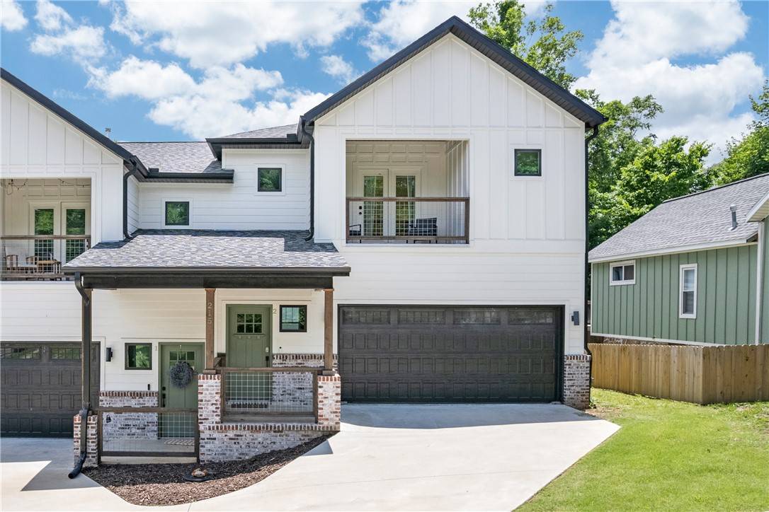 Fayetteville, AR 72701,215 Center St