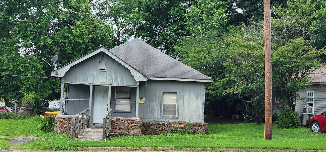 Morrilton, AR 72110,505 N Walnut St