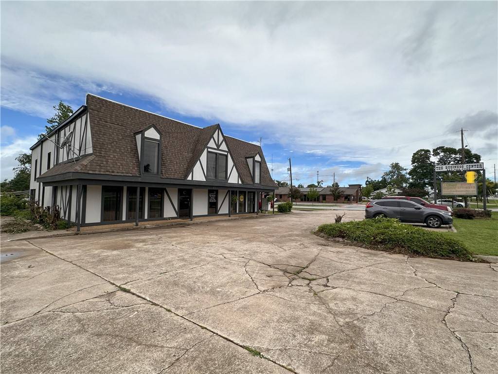 Bentonville, AR 72712,615 Walton Blvd